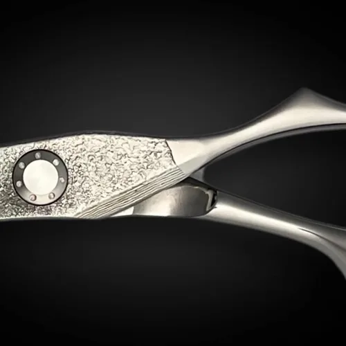 Vista 6 de Tijeras de corte de pelo hechas de acero japonés de Damasco, afiladas, duraderas, de larga duración, diseñadas para peluqueros y peluqueros