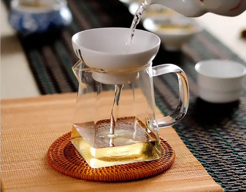 Vista 5 de Jarra de vidrio con asa, jarra de leche y crema, resistente al calor de vidrio de borosilicato para café, té o jarabe de arce, apta para estufa