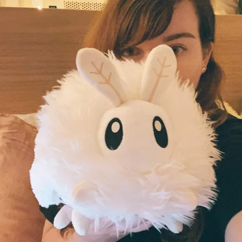 Vista 4 de Squishable - Mini polilla del caniche - Colección de jardín - 7 pulgadas - Juguete suave coleccionable de peluche