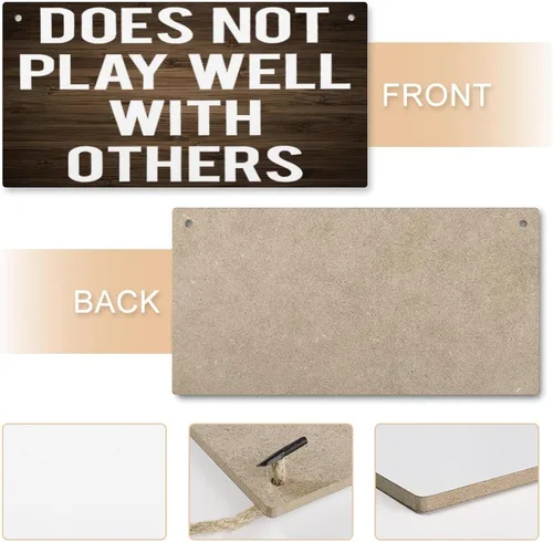 Vista 4 de Letrero de madera colgante con texto en inglés "No juega bien con otros", letrero rústico para decoración del hogar, decoración de placa de madera
