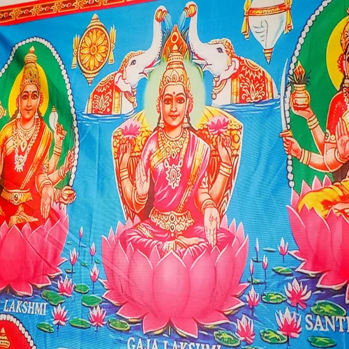 Vista 3 de Desi Favors Gran tela de algodón Lakshmi MATA/Ashtalakshmi - Decoración de telón de fondo indio estilo Pooja, regalo para bodas hindúes, festivales