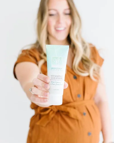 Vista 4 de Absolutely Natural Limpiador de vitamina C, lavado facial antienvejecimiento para una piel clara. Fabricado con aloe vera, coco y pomelo, limpiador