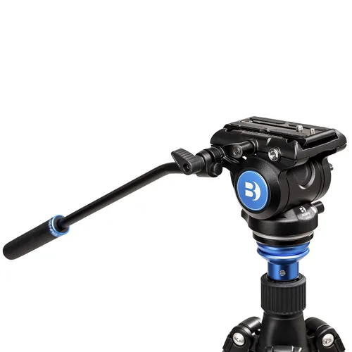 Vista 3 de Benro Cabezal de video fluido de base plana S4 PRO, 8.8 lb. máx. Contrapeso de 2 pasos (1 y 2), soportes de accesorios de 1/4"-20, montaje de cabeza