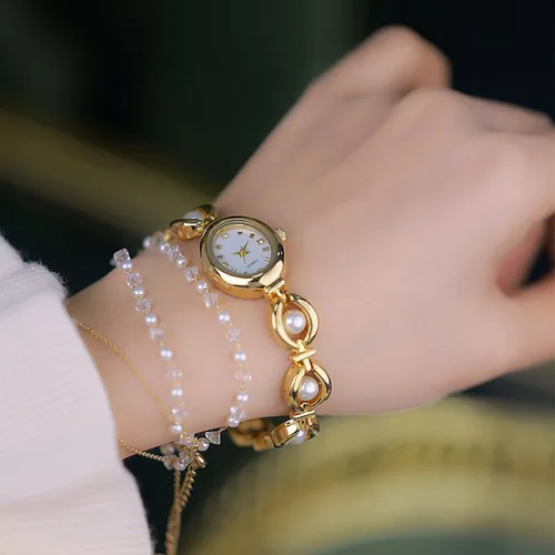 Vista 4 de BESTKANG Elegante reloj de pulsera vintage dorado para mujer, reloj de cuarzo con esfera ovalada, reloj de pulsera impermeable para mujer