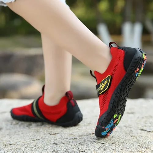 Vista 9 de UBFEN Zapatos de agua para niños y niñas, de secado rápido, ligeros, calcetines acuáticos para niños pequeños y grandes, zapatos de natación