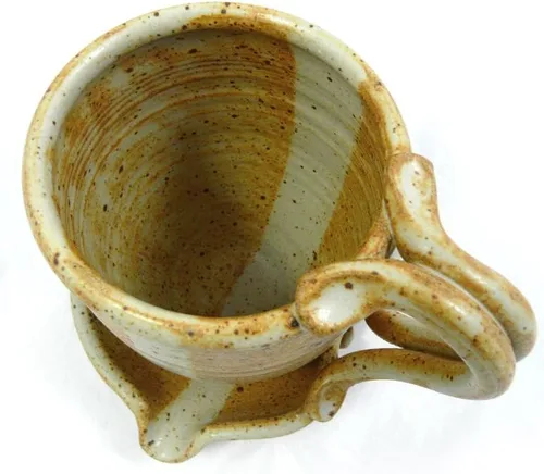 Vista 4 de Taza de cerámica esculpida a mano para microondas, tocino, hecha en Estados Unidos (marrón tostado)