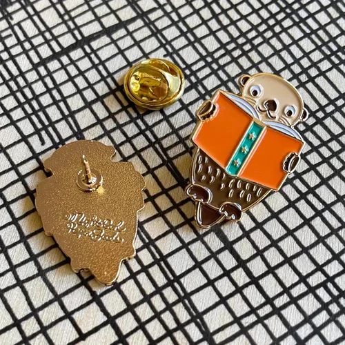 Vista 5 de Book Lover Flair - Juego de 3 pines esmaltados para regalo, lindos pines de solapa de animales de lectura, perezosos, unicornio y nutria, regalo