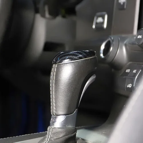 Vista 4 de Cubierta de la cabeza del pomo de la palanca de cambios de carbono para Chevrolet Corvette C7 2014-2019 Accesorios interiores