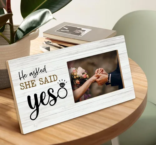 Vista 4 de SRADMO Marco de fotos con texto en inglés «He Asked and She Said Yes», regalos románticos, marco de fotos de madera de 12 x 6 pulgadas para parejas