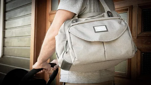 Vista 6 de Beaba Geneva - Bolsa de pañales multifunción para bebé, incluye correa extraíble para cochecito, cambiador y bolsa aislada, (gris)