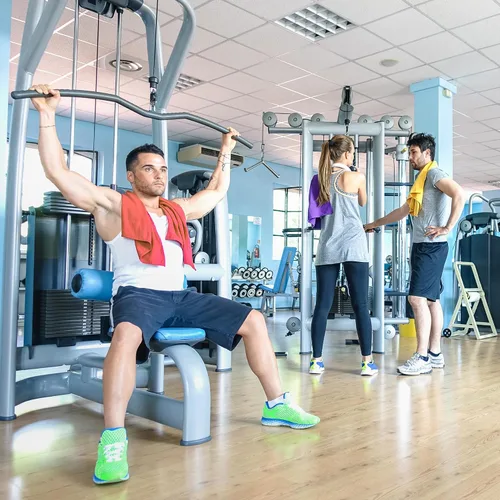 Vista 2 de Wipex Repuesto de toallitas de gimnasio a base de plantas, verificado por EWG, 700 unidades, limpiador de gimnasio de 8 x 8 pulgadas para equipos