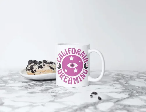 Vista 2 de California Dreaming M318 - Taza de café de cerámica blanca de 11 onzas