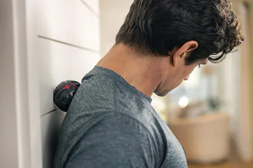 Vista 3 de TriggerPoint Performance Therapy Trigger Point MB Deep Tissue Bola de masaje texturizada de 2.5 pulgadas