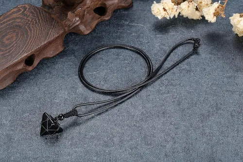 Vista 3 de Jovivi Collar de cristal curativo, collar con colgante de piedra preciosa de obsidiana negra natural, piedra preciosa, cuerda ajustable, joyería