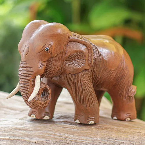 Vista 6 de NOVICA Árbol de lluvia tallado a mano de color marrón natural y zoológico de safari de madera de marfil, 6.5 pulgadas de alto, elefante majestuoso