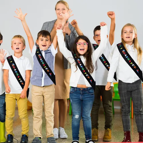 Vista 6 de Berlune 12 Pcs 50 Inch Preschool Graduation Sash Unisex Class of 2026 Kindergarten Pre K Stoles Bulk for Kids Students Negro