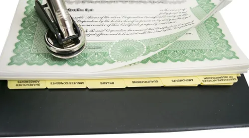 Vista 3 de Kit corporativo con PDF de actas y estatutos, Carpeta de registros negros con funda a juego, sello de empresa, certificados de acciones impresos