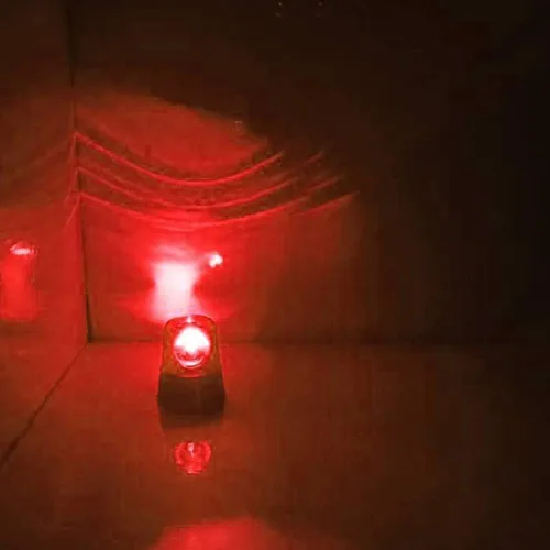 Vista 3 de Luz estroboscópica LED giratoria de 360 grados con efecto de escenario intermitente para DJ, funciona con pilas, lámpara giratoria para fiesta