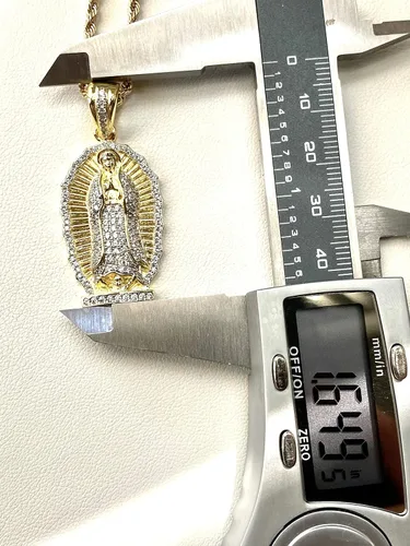 Vista 4 de Shop-iGold Iced Lady of Guadalupe Hombres Mujeres 925 Italia Oro Acabado Iced Silver Charm Colgante Acero Inoxidable Real 0.118in Cadena de cuerda