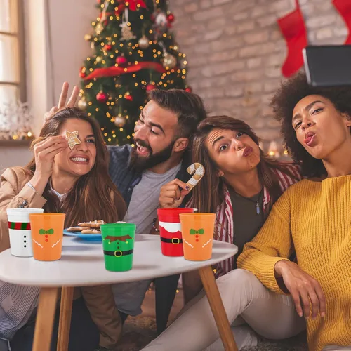 Vista 7 de Kochorie 60 vasos de plástico de Navidad para fiestas, vasos de plástico de 16 onzas, vasos desechables para estadio, cinturón de Papá Noel, vasos