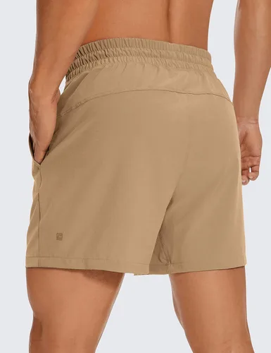 Vista 2 de CRZ YOGA Pantalones cortos de entrenamiento sin forro para hombre, ligeros, de secado rápido, para correr, deportes, gimnasio, con bolsillos