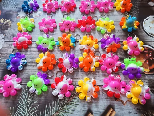Vista 2 de Paquete de 24 juguetes divertidos de pulpo, pequeño regalo de verano, único, miniobjeto surtido, juguetes para niños, estudiantes, regalos