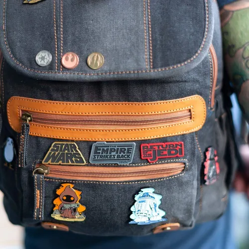 Vista 3 de Star Wars Episodios 4-6 Pósteres de película Esmalte Collector Pin 3-Pack, Esmalte, Sin gemas.