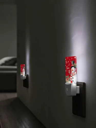 Vista 7 de Luces nocturnas de Navidad que se enchufan a la pared, luz nocturna roja con enchufe de muñeco de nieve y pájaro con sensor de luz del atardecer al