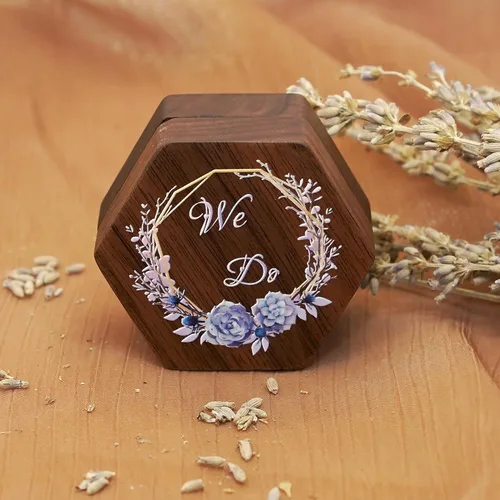 Vista 6 de LUUX Caja de anillo de boda de compromiso de madera de nogal personalizada. Caja de anillo impresa personalizada para ceremonia de boda, caja