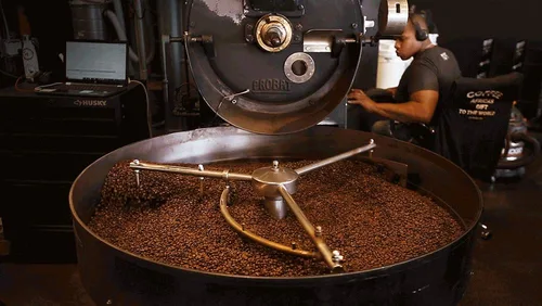 Vista 4 de Red Bay Coffee Brazilian Cake Lady - Granos de café de tostado medio, café en grano entero, granos de café brasileños, bolsa resellable de 5 libras