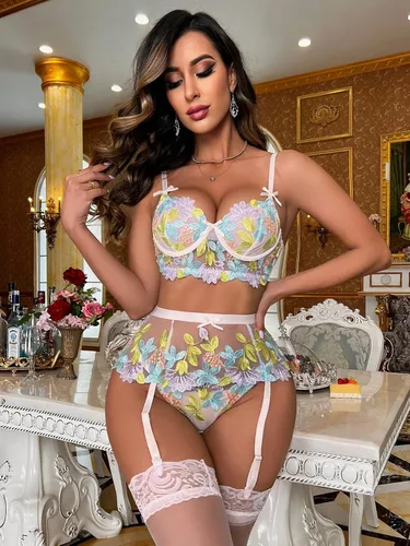 Vista 4 de WDIRARA Conjunto de lencería con aros de malla bordada de 4 piezas para mujer con medias