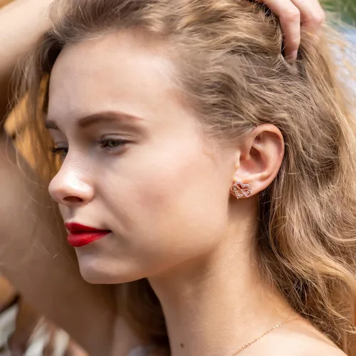 Vista 3 de Sash & Soph Aretes de circonita cúbica de corazón infinito, aretes de corazón brillante para mujer, aretes de plata de ley 925 para mujer