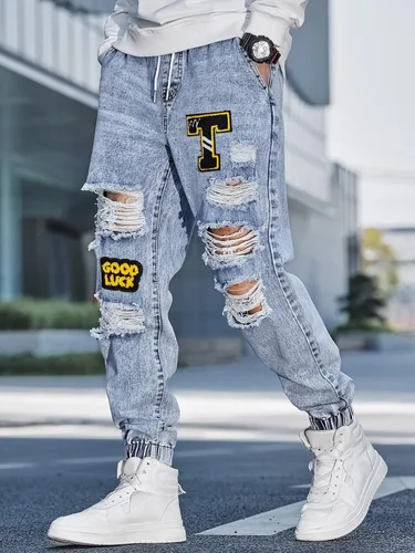 Vista 4 de Jeans para hombre Pantalones de mezclilla rasgados con letras parcheadas para hombre (Color lavado ligero, Talla L)