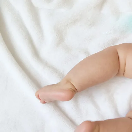 Vista 7 de Manta de Bebé Personalizada con Camiones de Construcción Personalizados Camión Volquete Mantas con Nombre para Niños y Niñas Manta Suave de Arrullo