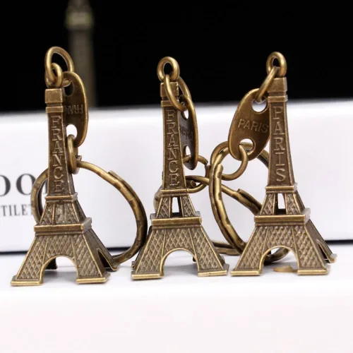 Vista 2 de TANGMENGXI Llavero de la Torre Eiffel favorece el llavero encantador del recuerdo de la decoración 3D, llaveros franceses de los recuerdos