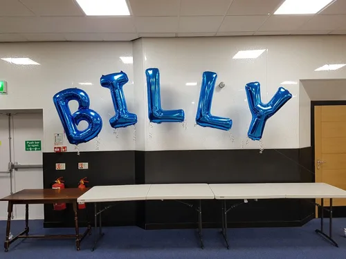 Vista 3 de Globos de letras azules de 40 pulgadas, globo grande del alfabeto de aluminio de Mylar para decoración de cumpleaños, boda, aniversario, graduación