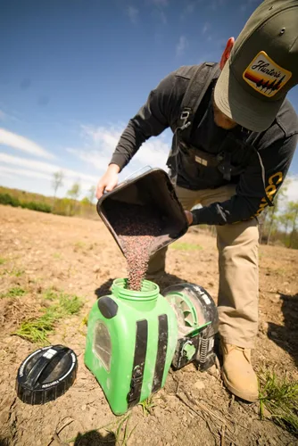 Vista 8 de Dirt Doctor Mezcla de semillas para parcela de alimentos para ciervos, perfecta para reconstruir la capa superior del suelo, romper la compactación