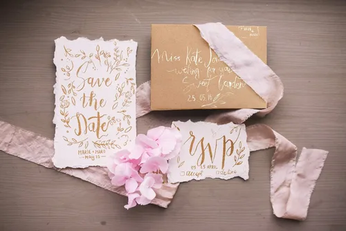 Vista 4 de ValBox Sobres de papel kraft de 4.6 x 6.3 pulgadas, 100 sobres de invitación de contorno marrón de 120 GSM para baby shower, graduación, boda