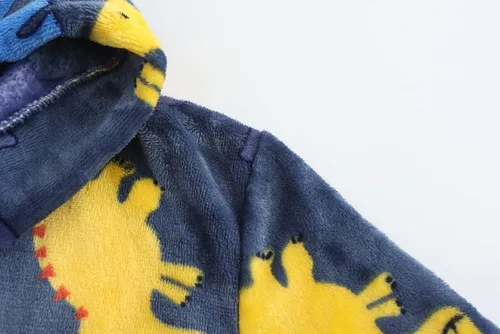 Vista 4 de E.W Apparel Bata de baño de forro polar con capucha para niños, bata suave y mullida para niños pequeños