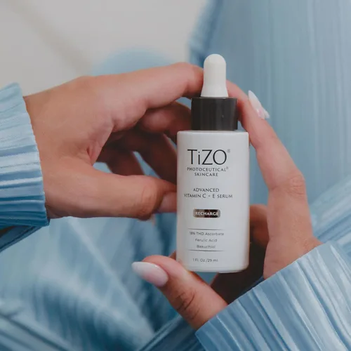 Vista 7 de TiZO Suero fotocéutico avanzado de vitamina C + E con ácido ferúlico y bakuchiol