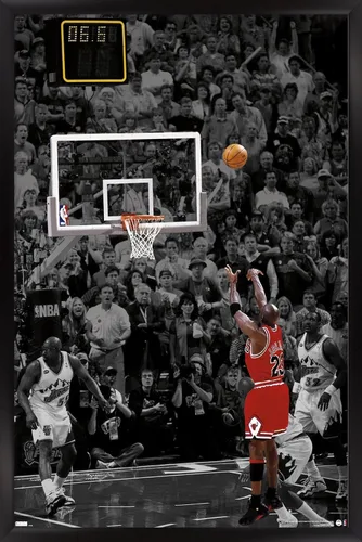 Vista 8 de Trends International Michael Jordan - Póster de pared The Shot, 22.4 pulgadas de largo x 14.7 pulgadas, versión enmarcada en madera de granero