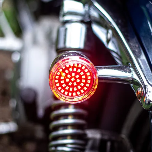 Vista 8 de Eagle Lights Kit de señal de giro LED delantera y trasera Harley con luces de circulación blancas brillantes y luces de freno traseras