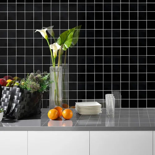 Vista 2 de Azulejo de vidrio negro para despegar y pegar, 12 x 12 pulgadas cuadrado de vidrio de mosaico para pared de cocina y baño (5 hojas, 5 pies cuadrados)