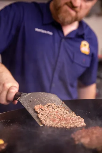 Vista 7 de Certified Angus Beef The Smash - Espátula de hamburguesa Big Smash de acero inoxidable resistente para accesorios de plancha, utensilios de cocina