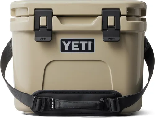 Vista 22 de YETI Roadie 15 - Enfriador duro con correa de hombro DoubleDuty