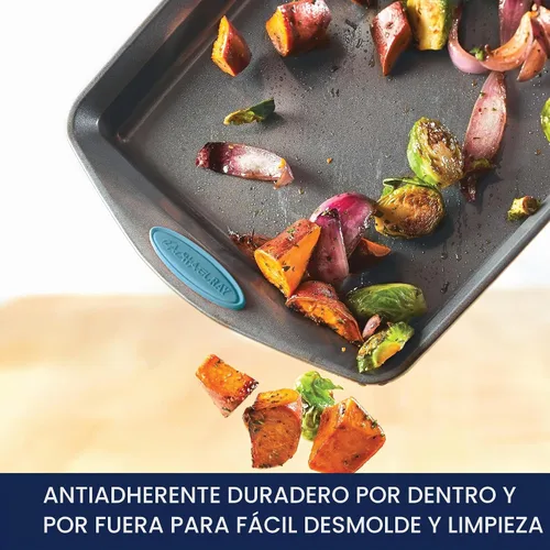 Vista 5 de Rachael Ray Bakeware - Juego de bandejas antiadherentes para galletas, 3 piezas, gris con agarres azul agave