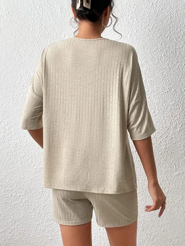 Vista 2 de WDIRARA Conjunto casual de 2 piezas para mujer, de media manga, holgado, camiseta y pantalones cortos