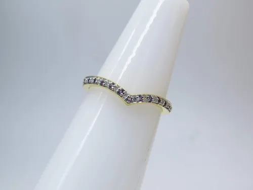 Vista 6 de Dazzlingrock Collection Anillo de Chevron de boda de diamantes blancos y piedras preciosas redondas para mujeres en oro