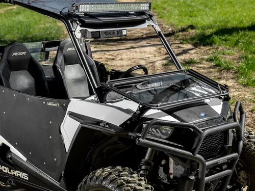 Vista 4 de SuperATV Polaris RZR 900 - Parabrisas de cristal abatible