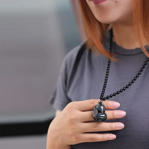 Vista 3 de Jewever Collar de obsidiana negra de zorro de la suerte, piedra natural, colgante de cristal curativo, amuleto de protección, joyería colgante
